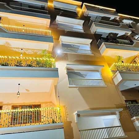 Zoomstay - 3Bhk Apartments Váránaszi Kültér fotó
