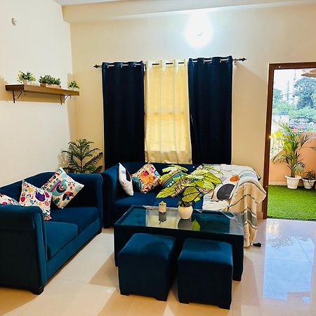 Zoomstay - 3Bhk Apartments Váránaszi Kültér fotó