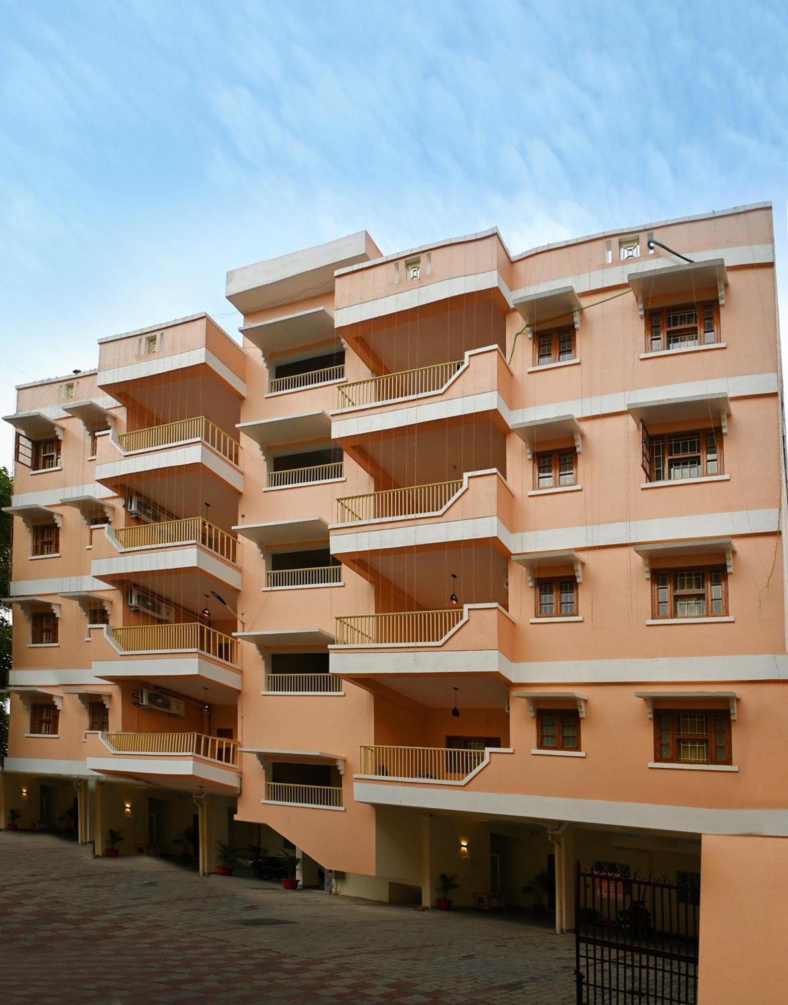 Zoomstay - 3Bhk Apartments Váránaszi Kültér fotó