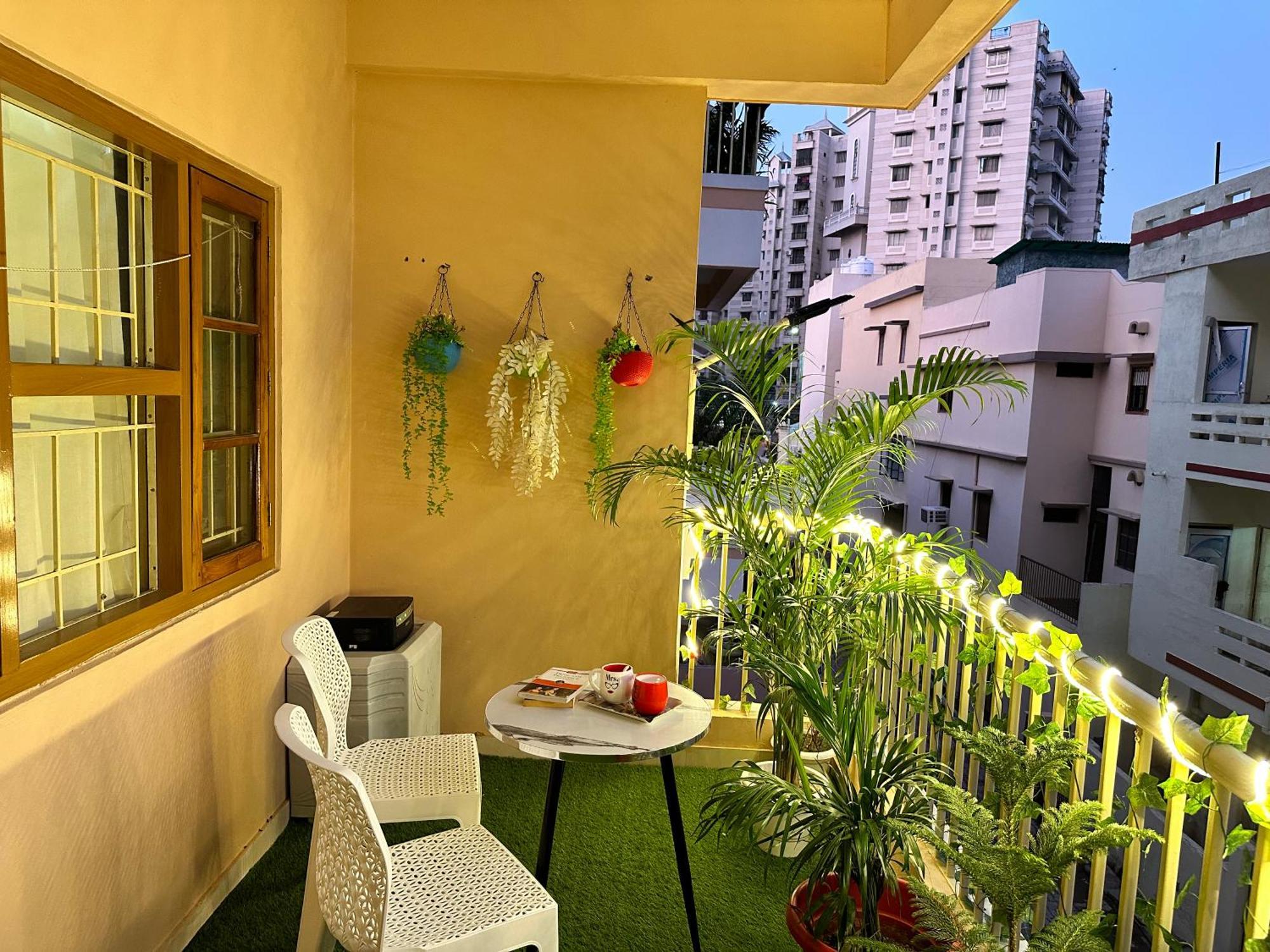 Zoomstay - 3Bhk Apartments Váránaszi Kültér fotó