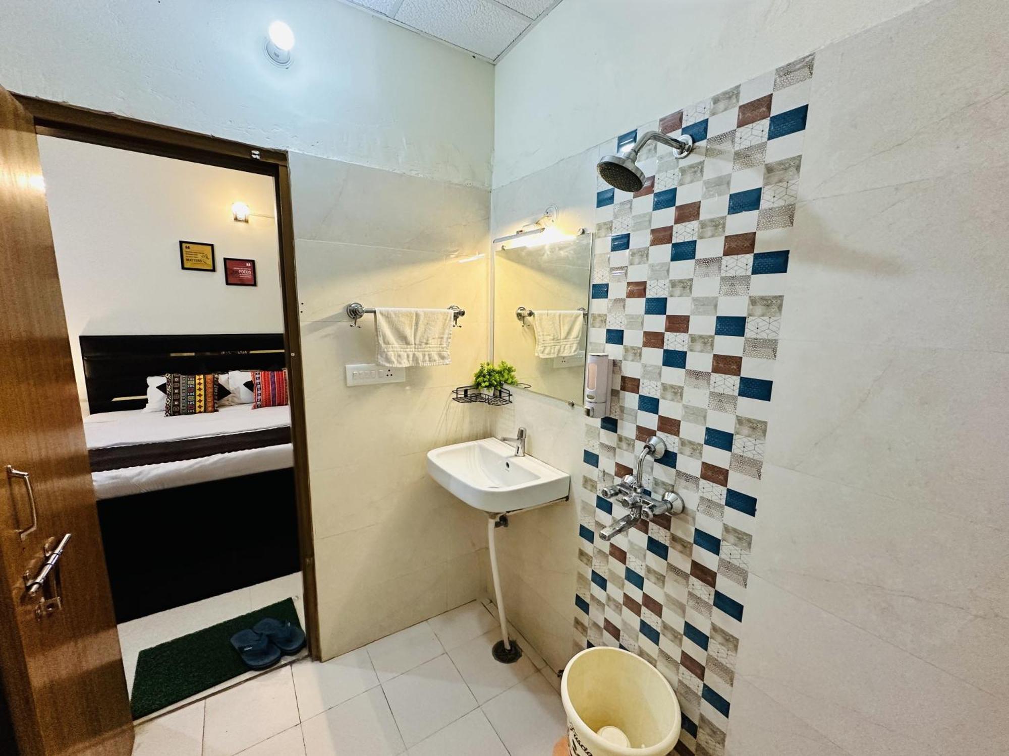 Zoomstay - 3Bhk Apartments Váránaszi Kültér fotó