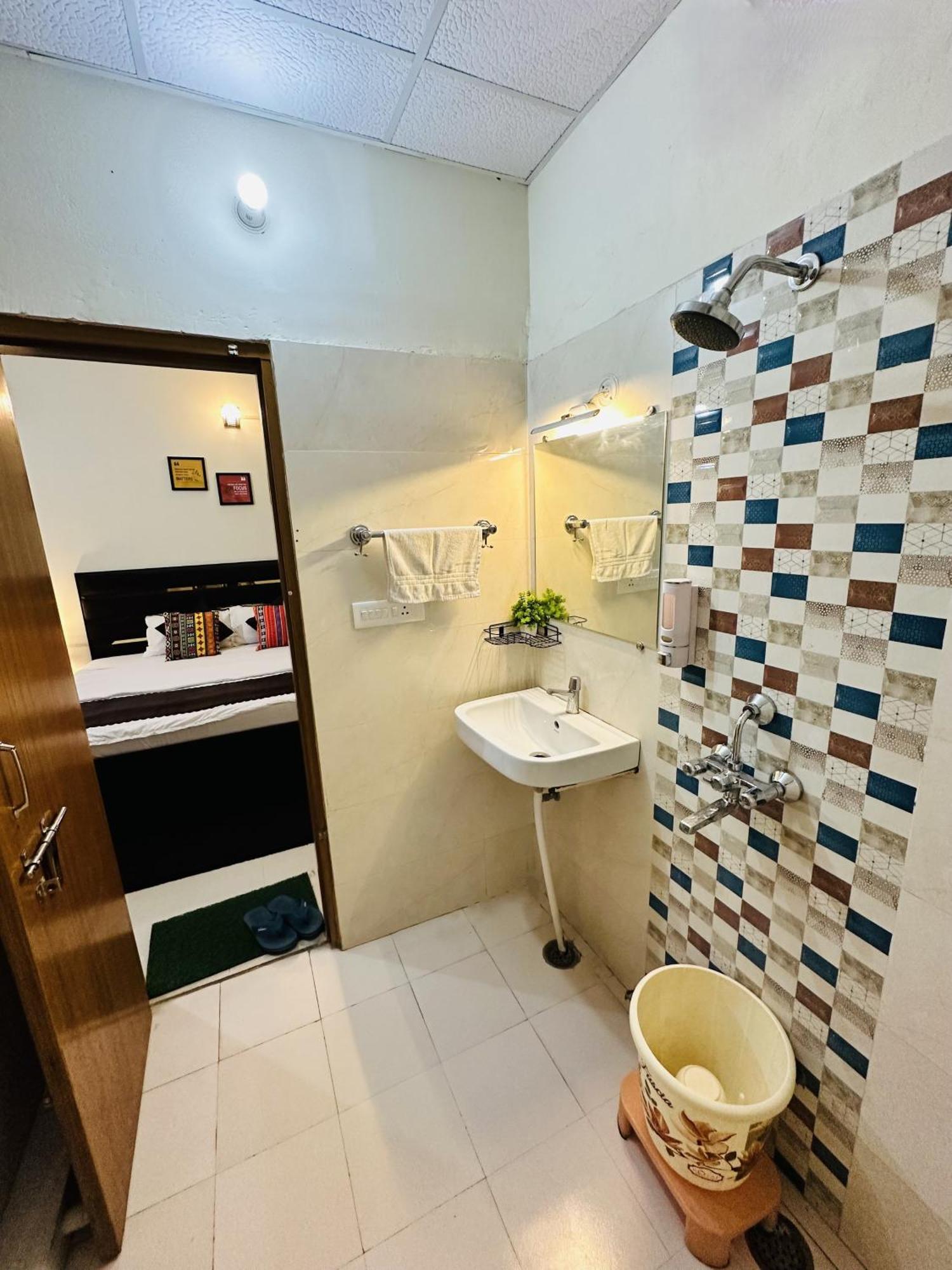 Zoomstay - 3Bhk Apartments Váránaszi Kültér fotó