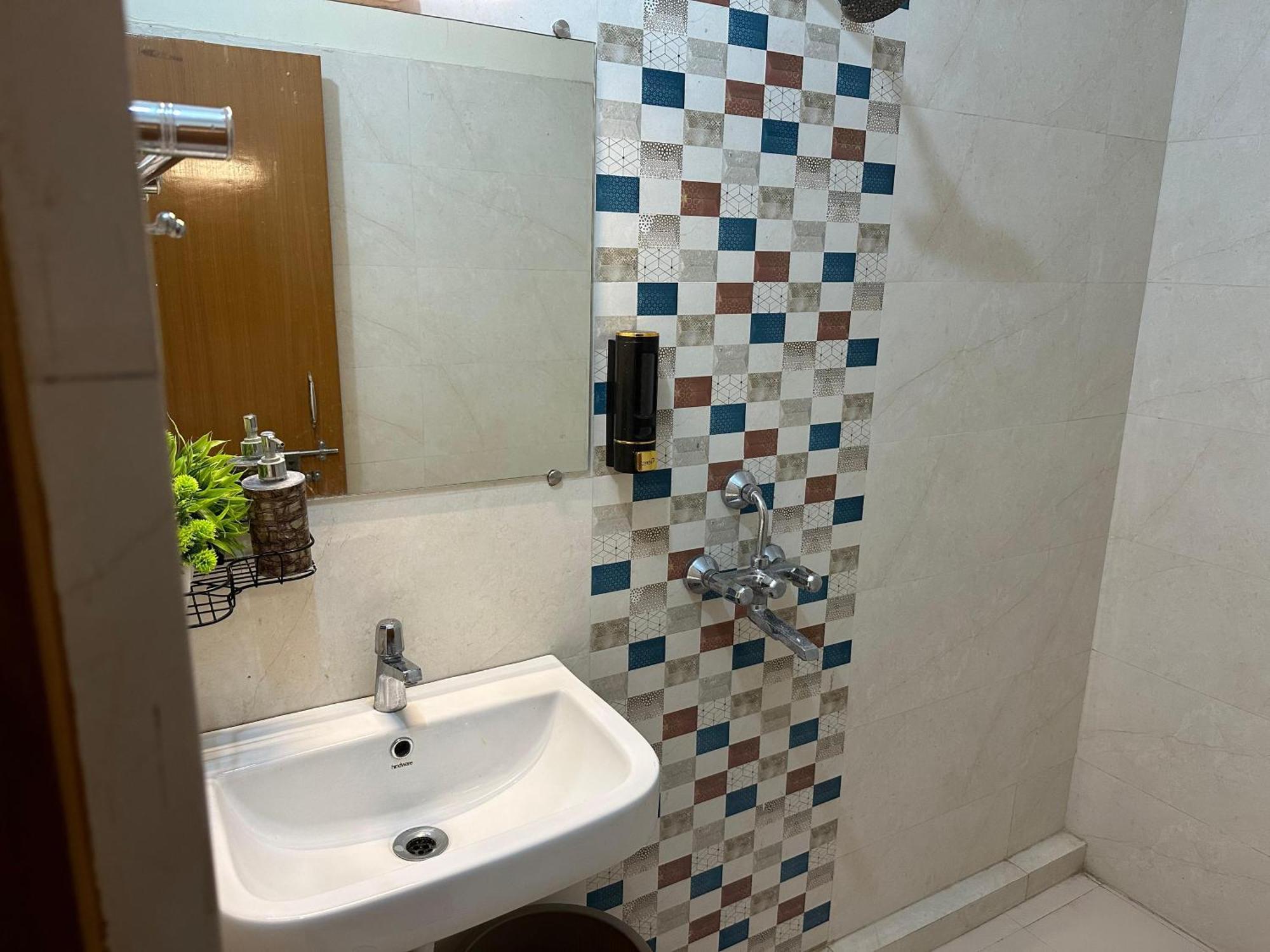 Zoomstay - 3Bhk Apartments Váránaszi Kültér fotó