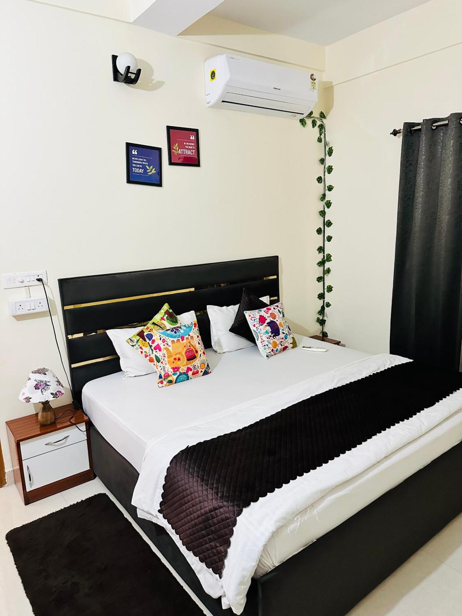 Zoomstay - 3Bhk Apartments Váránaszi Kültér fotó