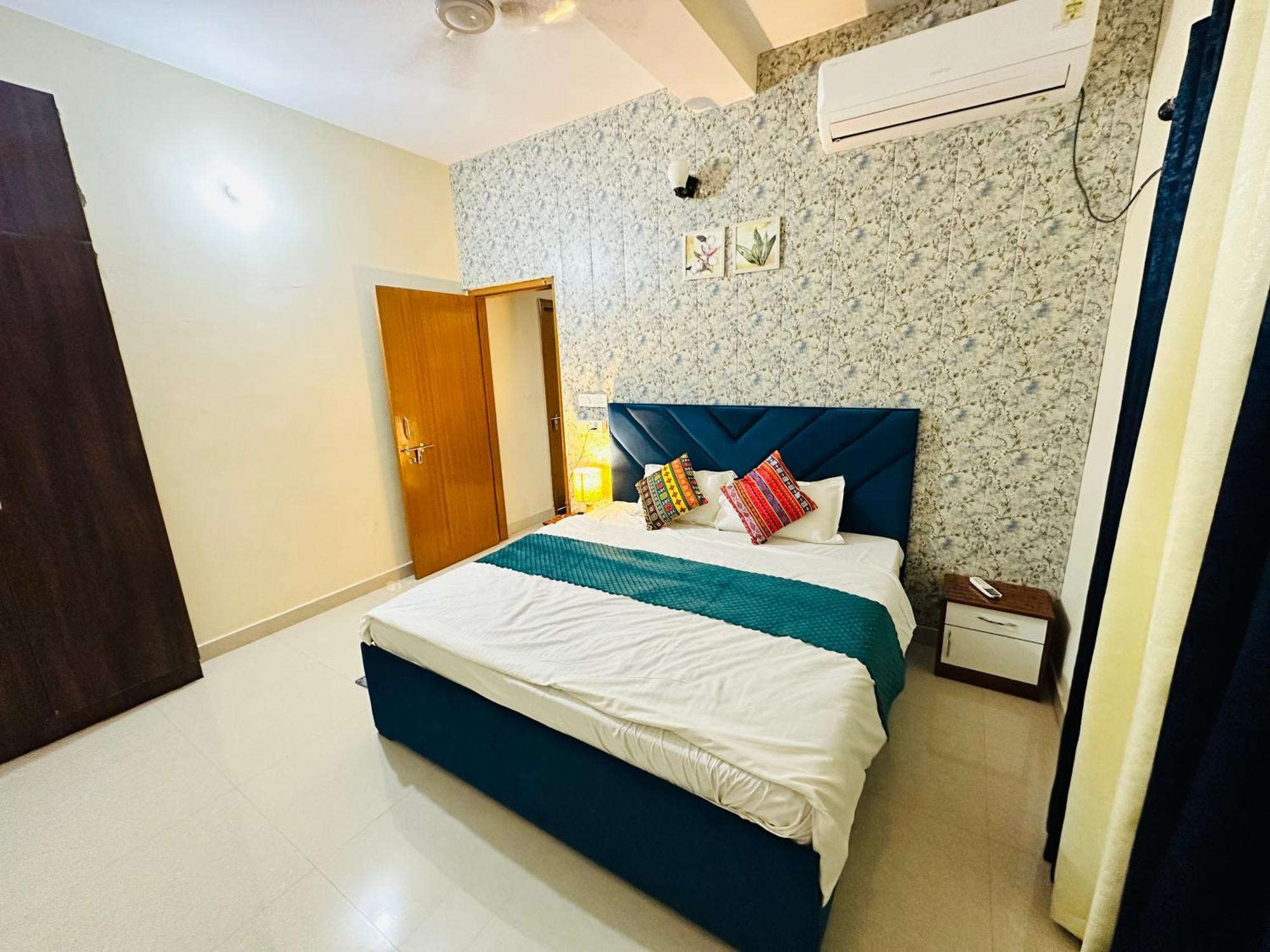 Zoomstay - 3Bhk Apartments Váránaszi Kültér fotó