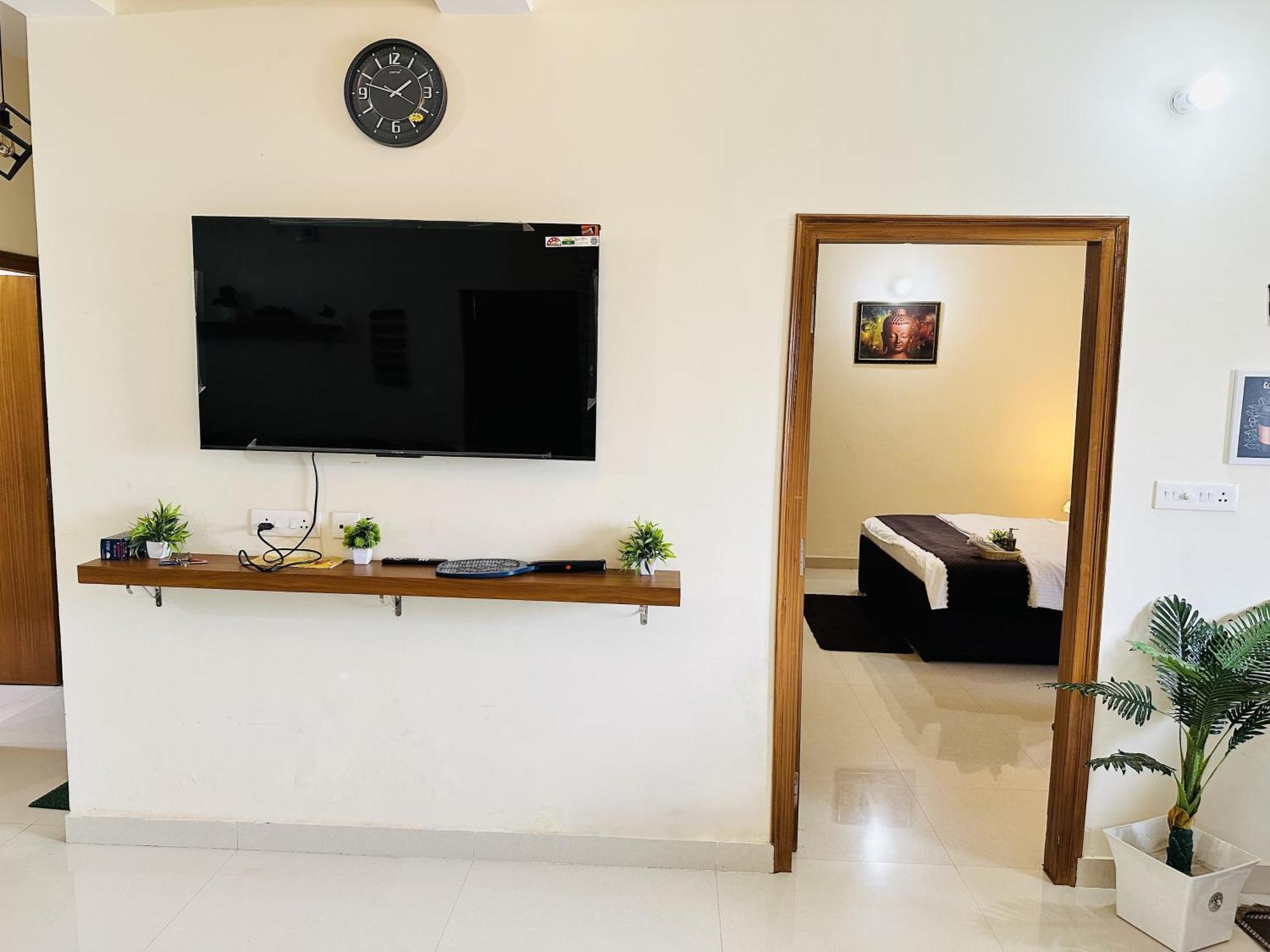 Zoomstay - 3Bhk Apartments Váránaszi Kültér fotó