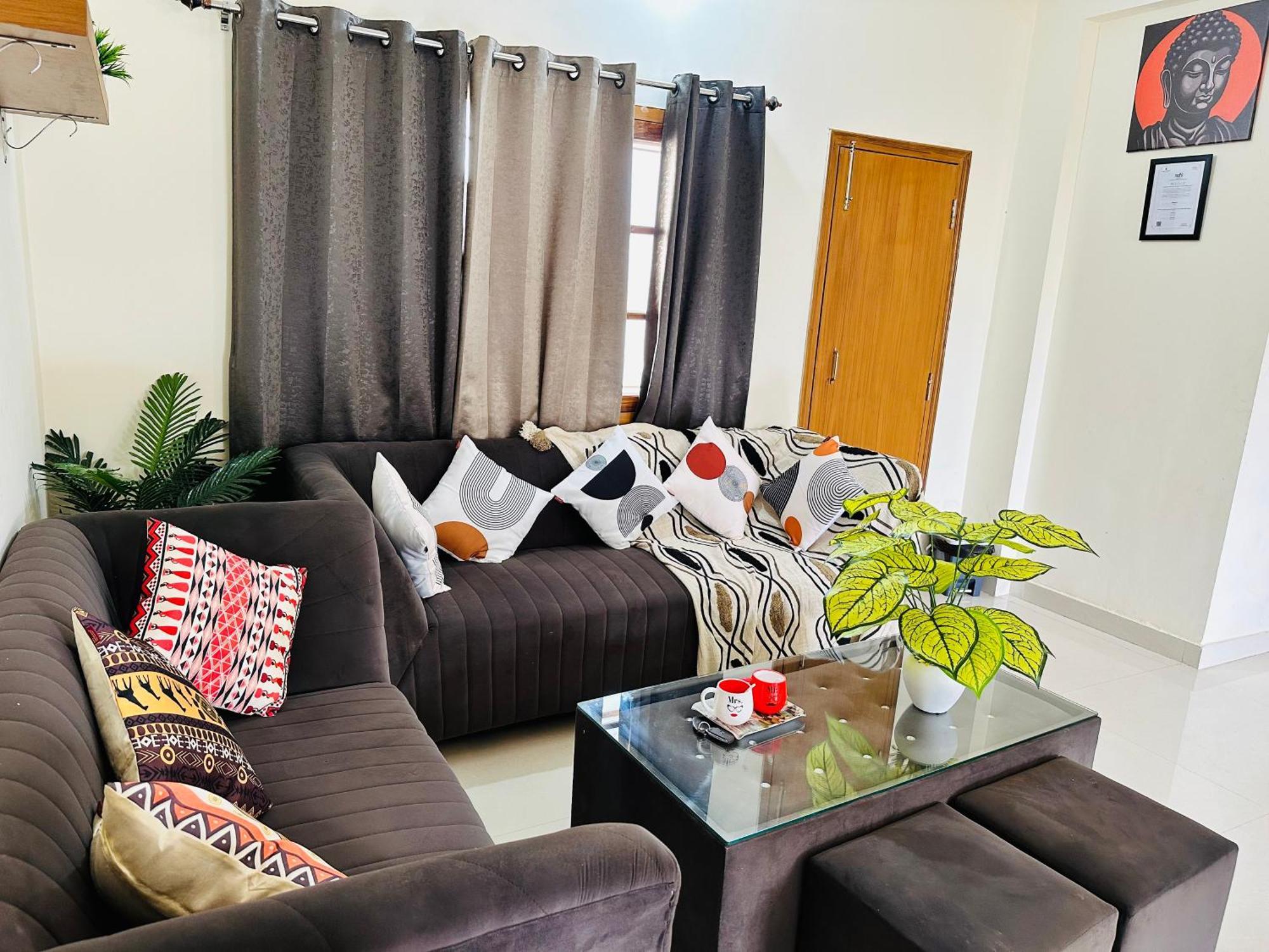 Zoomstay - 3Bhk Apartments Váránaszi Kültér fotó